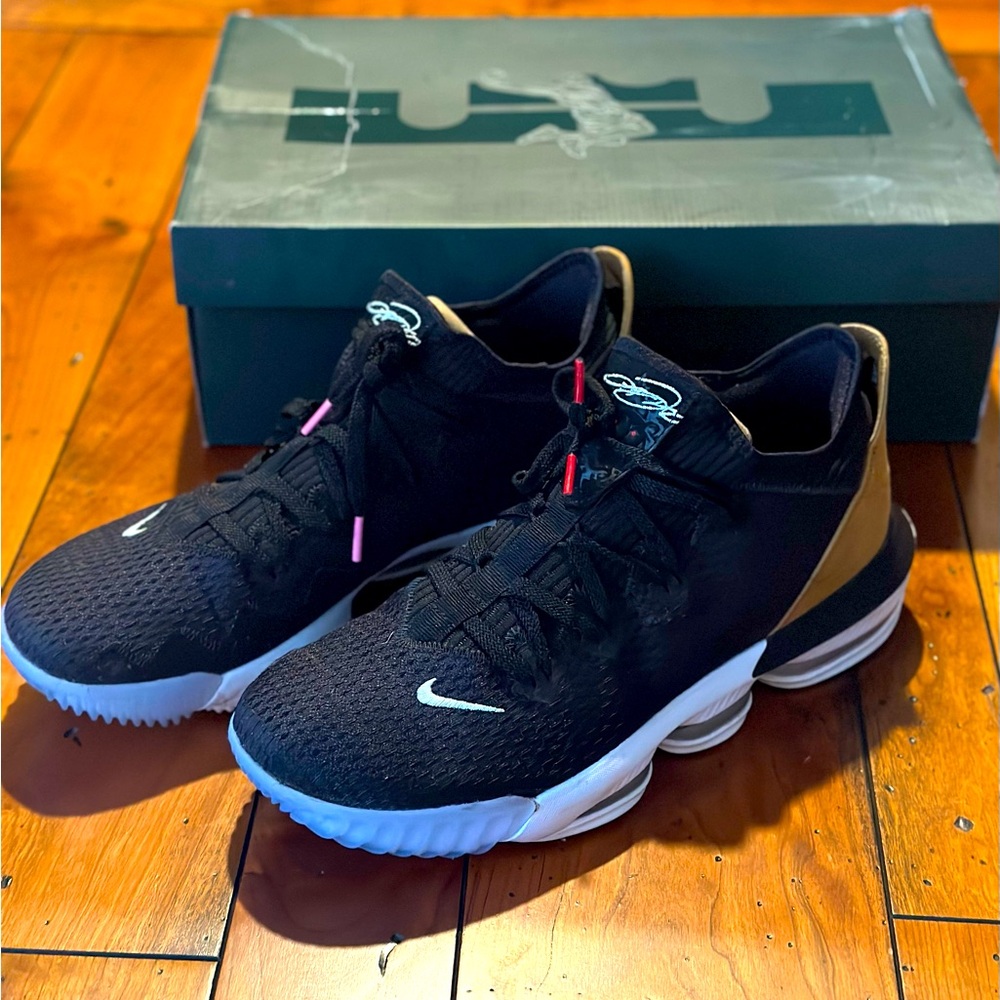 Nike Lebron XVI Low